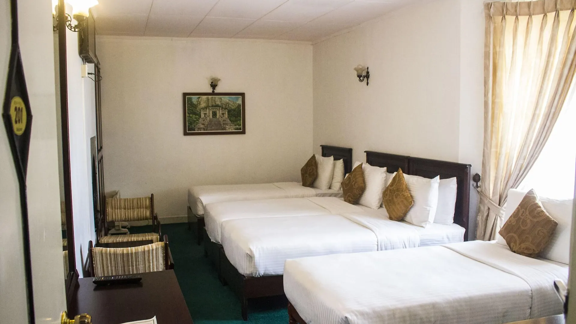 The Rock Hotel Νουβάρα Ελίγια